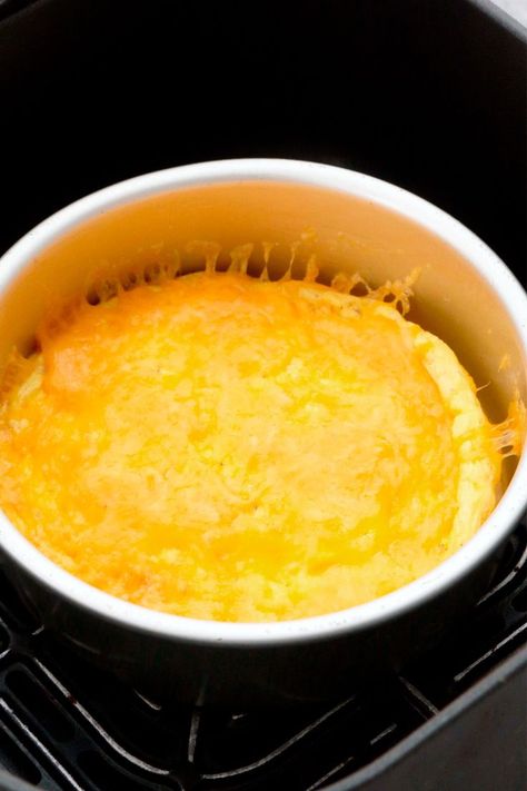 cooked eggs in air fryer basket. Bake Air Fryer, Air Fryer Omelette, Fluffy Omelette, Chickpea Omelette, Power Breakfast, Sweet Breakfast Treats, Egg Bake, Around The World Food, Air Fry Recipes