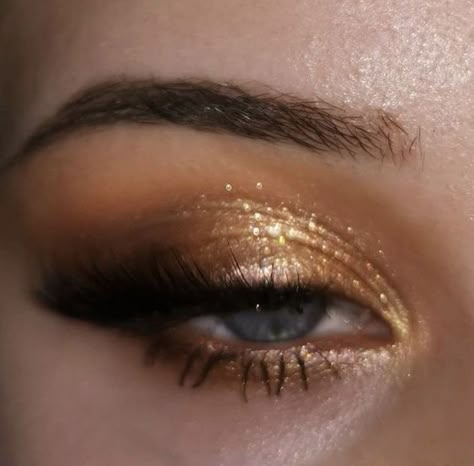 Golden Birthday, Eye Makeup Art, Kiss Makeup, Make Up Inspo, Makeup Stuff, Makeup Pictures, Eye Looks, Makeup Goals, Beauty Looks