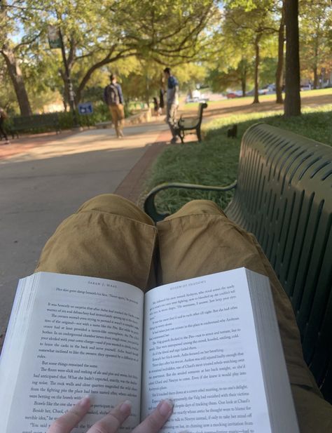 Reading Outside Aesthetic, Reading In Public, Studying Outside, Hobby Reading, Reading Hobby, Reading Outside, Outdoor Reading, Life After High School, Reading Motivation