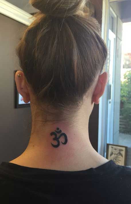 Tattoo Back Of Neck, Om Symbol Tattoo, Neck Tats, Tattoo Sonne, First Tattoo Ideas, First Tattoos, Om Tattoo Design, See Tattoo, Side Neck Tattoo