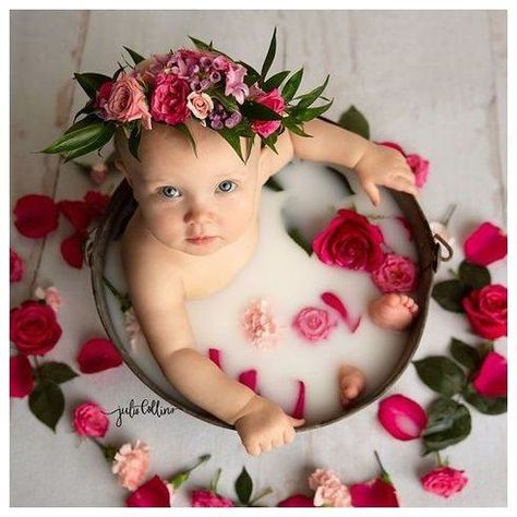 Amazing Baby Milk Bath Photoshoot Ideas Tub Photoshoot, Baby Milk Bath, Six Month Baby, Milk Bath Photos, 6 Month Baby Picture Ideas, Milk Bath Photography, Bath Photography, White Tub, Monthly Baby Photos