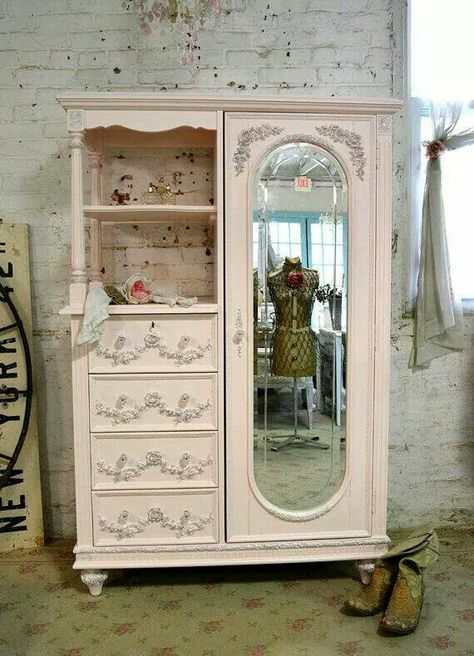 Love!! Commode Shabby Chic, Camera Shabby Chic, Furniture Makeover Ideas, Diy Shabby Chic Furniture, 90s Room, Baños Shabby Chic, Chic Chalet, Diy Shabby Chic, Shabby Chic Decorating