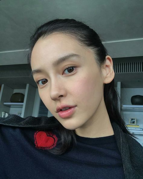 No makeup. Still beautiful💕 Women Without Makeup, Black Smokey Eye Makeup, Angela Baby, Red Makeup, Asian Eye Makeup, No Makeup, Photo Makeup, Asian Hair, Without Makeup