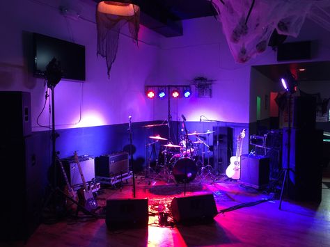 Glaser Audio Productions - Very small setup in a bar, with a band I work with. Band Setup Stage, Small Venue Concert, Band Setup, Small Setup, Small Stage, Japanese Restaurant Design, Concert Lights, Diy Hanging Shelves, Stage Lights