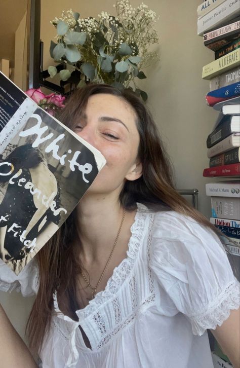 Phoebe Tonkin Style, White Oleander, Phoebe Tonkin, Romantic Outfit, Role Models, Spring Summer Fashion, Book Club, A Book, Instagram Story