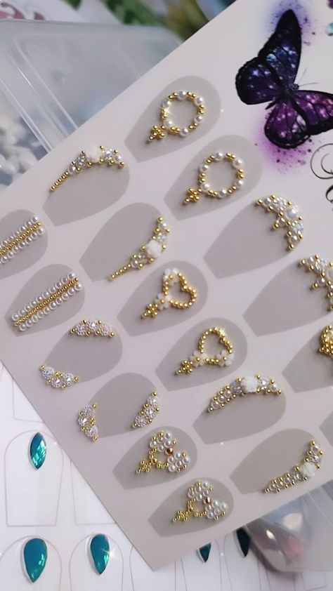 Gem Layout Nails, Gold Nail Gems, Gem Patterns Nails, Nail Gem Ideas, Bling Placement On Nails, Nail Art With Diamonds, Nail Rhinestone Design Ideas, Rhinestones Placement, Crystal Placement On Nails