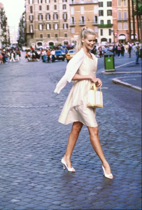 Italian Summer Style, Supermodel Outfits, Claudia Schiffer, Elegante Casual, Night Out Outfit, Blonde Bombshell, Moda Vintage, Mode Inspo, Gianni Versace