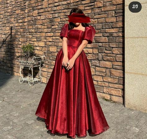 Elegant Formal Hairstyles, Party Wear Dresses Western, Short Dresses Party, Indian Dress Up, Fancy Short Dresses, Simple Frock Design, Dresses Western, Classy Prom, Simple Gowns