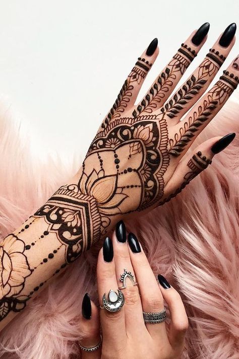 henna; henna designs; henna tattoo; henna designs hand; henna designs easy; Tato Grunge, Henne Tattoo, Inai Pengantin, Henna Style Tattoos, Henna Drawings, Henna Inspired Tattoos, Cute Henna, Henna Tattoo Hand, Henna Tattoo Designs Hand