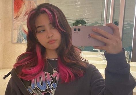 Bisexual Fashion, Hair Dyed Underneath, Pink Hair Streaks, Pink Hair Highlights, Mirror Selfie Aesthetic, Acdc Shirt, Pink Hair Dye, Hot Pink Hair, Hair Color Underneath