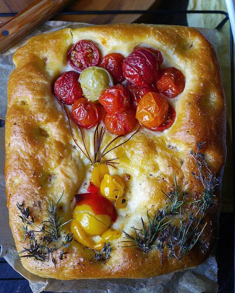 Foccacia Bread, Decorações Com Comidas, Bread Art, Focaccia Bread, Bread Recipes Homemade, Beautiful Food, Pretty Food, Creative Food, Cute Food