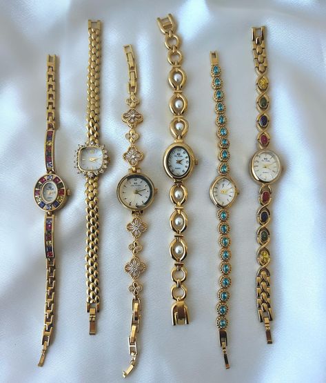 What I mean when I say I want a pretty watch✨ Watch And Bracelets Aesthetic, Gold Jewelry And Watches As Gift, What I Want For Christmas, Gold Bracelet Watches As Gifts, Vintage Bracelet Watch, Vintage Gold Jewelry And Watches With Bracelet Strap, Pretty Watches, Dope Jewelry Accessories, Vintage Watches Women