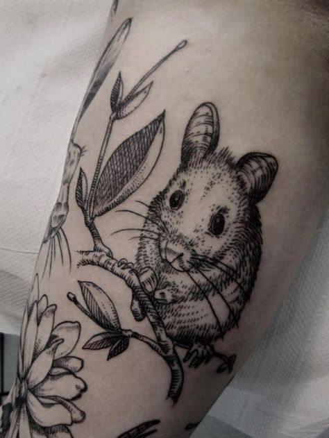 Love line work...... Rat Tattoo, Mouse Tattoos, Geniale Tattoos, Best Tattoo Designs, Nature Tattoos, Skin Art, Animal Tattoos, Love Tattoos