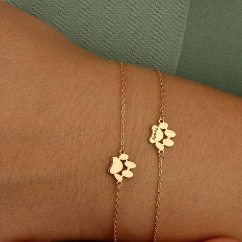 Love&together on Instagram: "Personalised paw print bracelet🐱🐶 are great gifts for pet owners who have beloved pets, as well as anyone who shares a special bond with his or her cat or dog and would appreciate a thoughtful gift！" Paw Print Bracelet, Rottweiler, Pet Owners, Things To Buy, Paw Print, Thoughtful Gifts, Great Gifts, Pet, Bracelet