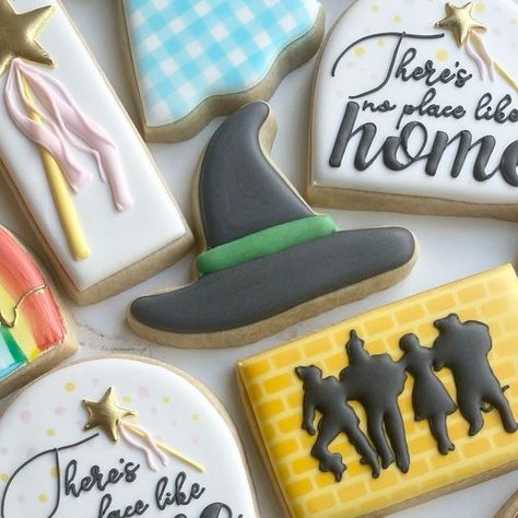 Alyssa | Cookie Artist on Instagram: "There’s no place like home 🪄   Loved making these Wizard of Oz cookies for one of my most OG customers 👊🏼" Wizard Of Oz Sugar Cookies, Wicked Cookies Decorated, Wizard Of Oz Cookies, Wicked Cookies, Cookies For One, Wicked Party, Wizard Of Oz Party, Fall Decorated Cookies, Cupcake Decor