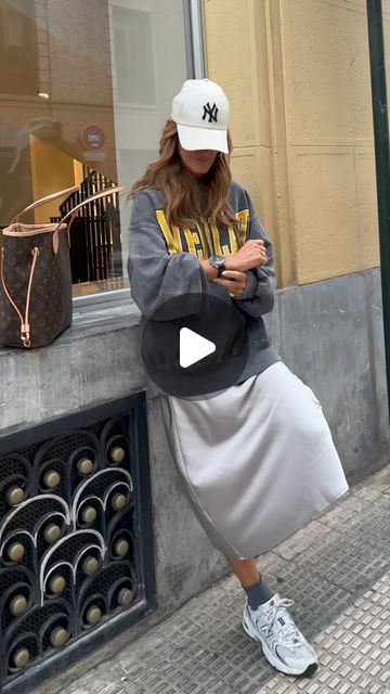 Maribel Domínguez 🇪🇸 on Instagram: "Falda satinada con sudadera y zapatillas…¿ os gusta este look tanto como a mí? 🫶🏼
.
Sudadera @zara✔️
Falda @mango✔️
Zapatillas #newbalance530" Zara Skirt Outfit, Short Skirts Outfits, Satin Midi Skirt, Zara Skirts, Outfit Look, March 17, Skirt Outfits, Passion For Fashion, Fashion Brand