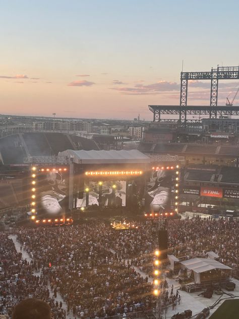 80s Rock Concert Aesthetic, Def Leppard Aesthetic, Divorced Dad Rock Aesthetic, Dad Rock Aesthetic, Aesthetic Rock And Roll, Rock Concert Aesthetic, Kaylee Core, Rock N Roll Concert, Joan Jett And The Blackhearts