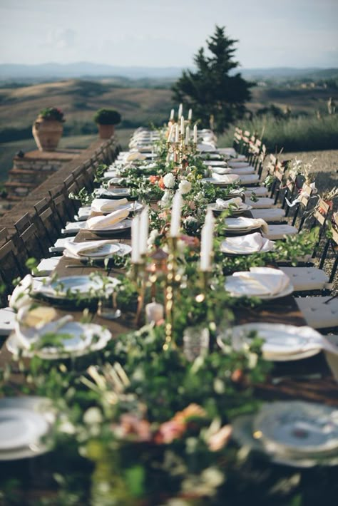 Tuscany wedding tablescape - photo by Lelia Scarfiotti http://ruffledblog.com/organic-destination-wedding-in-tuscany Bouquet Pastel, Outdoor Dinner Party, Wedding Table Designs, Tuscan Wedding, Outdoor Dinner, Organic Wedding, Wedding Table Decorations, Tuscany Wedding, Long Table