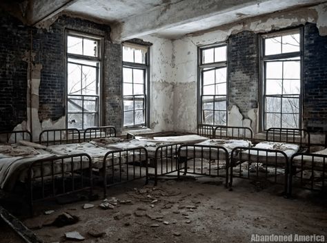 Where is this abandoned hospital located? East Coast Vacation, Abandoned Prisons, Horror Aesthetic, Interstate Highway, Creepy Places, Abandoned Asylums, Abandoned Cities, Abandoned Hospital, Key West Fl