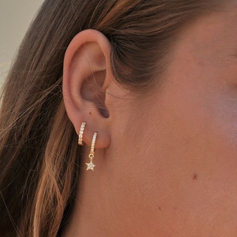 2 Ear Piercings, 2nd Ear Piercing, Double Ear Piercing, Second Ear Piercing, Minimalist Ear Piercings, Double Ear Piercings, Double Earrings, Ear Piercing Ideas, Double Piercing