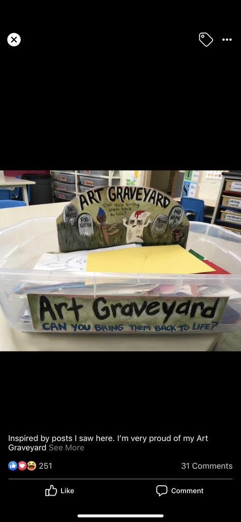 Artist Of The Week Display, Art Jobs In The Classroom, Dream Art Classroom, Art Studio Hacks, One Day Art Projects For High School, Art Classroom Middle School, Art Classroom Hacks, High School Art Classroom Decor, High School Art Classroom Design