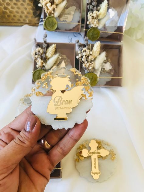 Baptismal Souvenirs For Boys, Baptismal Giveaways, Bomboniere Ideas, Resin Magnets, Communion Wedding, Boys First Communion, Angela Baby, Baby Favors, Baby Blessing