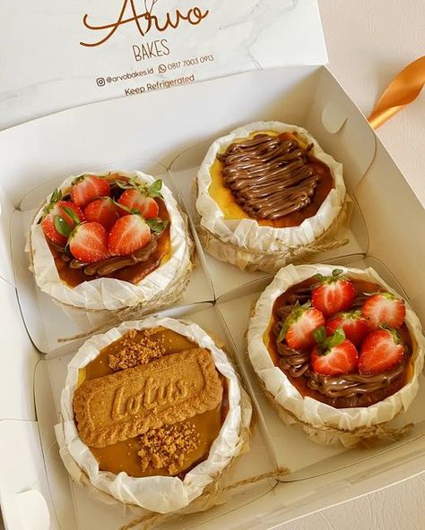 Cheesecake Gift, Cheesecake Decoration, Burnt Cheesecake, Kue Macaroon, Plastic Knife, Mini Torte, Cheesecake Toppings, Dessert Packaging, Cake Packaging