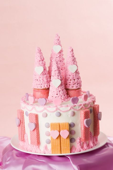 Easy Castle Cake, Fairy Castle Cake, Castle Cakes, Cake Castle, Castle Birthday Cakes, Extreme Cakes, Princess Castle Cake, Lovely Cake, Princess Birthday Cake