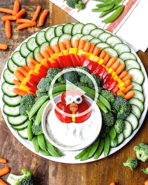 ▷The most festive vegetable tray you will ever make! Perfect for your Thanksgiving dinner with friends and family. Both kids and adults will be impressed! thanksgiving dinner menu ideas, thanksgiving menu ideas, thanksgiving menu ideas black people, thanksgiving menu ideas side dishes..! Homescreen Layout Christmas, Christmas Homescreen Layout, Christmas Home Screen, Christmas Home Decor Diy, Potpourri Recipes, Vegetable Tray, Homemade Bows, Christmas Homescreen, Homescreen Layout