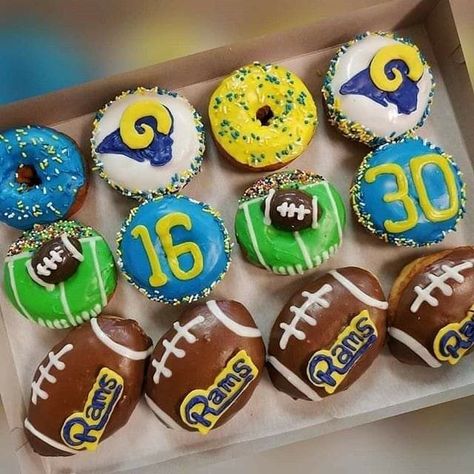 Donut Decorating Ideas, La Rams, Bakery Desserts, Football Food, Donut Shop, 6th Birthday, Food Humor, Tag A Friend, Christmas Humor