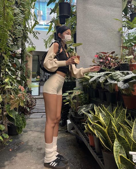 Oanhdaqueen Outfits, Leg Warmer Outfit, Leg Warmers Outfit, Plant Shopping, Business And Management, Trendy Clothing, Outfits Casuales, Fashion Killa, Look Cool