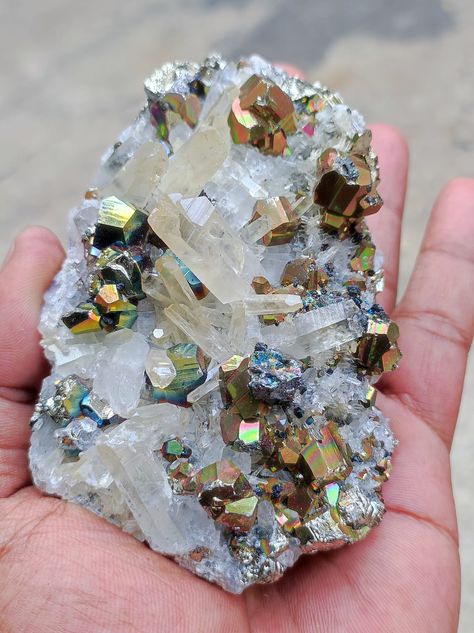 Minerals Crystals Stones, Crystal Witch, Carving Stone, Minerals Crystals Rocks, Magic Stones, Crystal Formations, Beautiful Stones, Pretty Rocks, Family Jewels