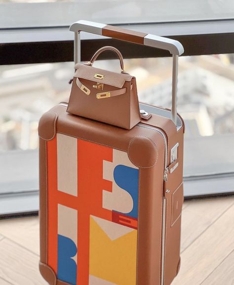 Hermes Luggage, Hermes Store, Luxury Luggage, Mini Kelly, Luxury Bags Collection, Leather Suitcase, Cabin Luggage, Fancy Bags, Hermes Paris