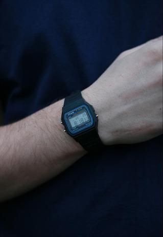 Casio F91w Outfit, Retro Black Analog Watch Accessories, Casio Black Watch, Retro Black Analog Watch, 80s Watch Men, Casio Watch Black, Casio F91w, Black Casio Watch, Casio Vintage Watch