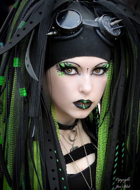 Patron Steampunk Mode, Cybergoth Fashion, Mode Steampunk, Cyberpunk Clothes, Donnie Darko, Goth Beauty, Goth Makeup, Gothic Steampunk, Kamikaze