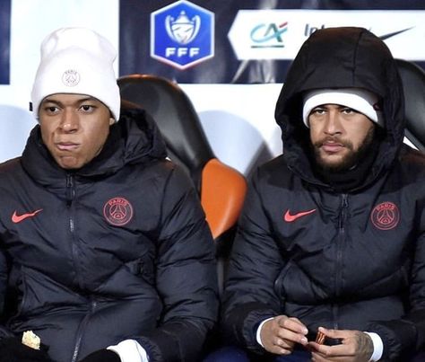 Kylian And Neymar, Neymar Jr And Mbappe, Neymar X Mbappe, Neymar And Mbappe, Mbappe And Neymar, Neymar Mbappe, Mode Indie, French Football Players, Football Poses