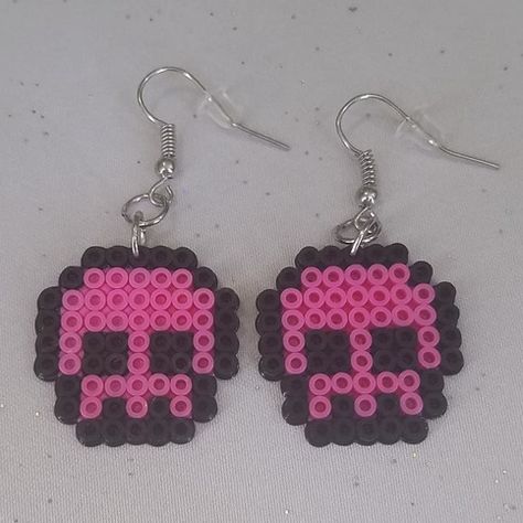 Mini Perler Bead Pink & Black Skull Earrings sold by Petite Perle on Storenvy Perler Earrings, Melt Beads Patterns, Easy Perler Bead Patterns, Melty Bead Patterns, Pearl Beads Pattern, Easy Perler Beads Ideas, Fuse Bead Patterns, Hama Beads Design, Perler Bead Templates