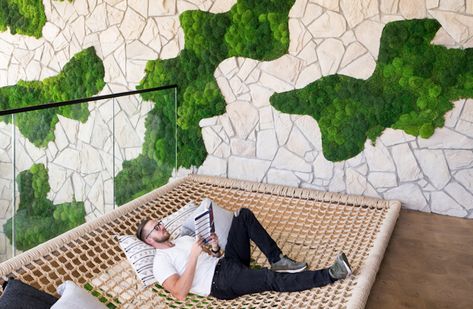 5 tips to infuse natural elements into the built environment—from plants to pictures. Eco Office, Biophilic Office, Biophilic Architecture, Sustainable Office, Sustainable Design Interior, Mental Space, Office Wall Design, Sustainable Interior, Sustainable Interior Design