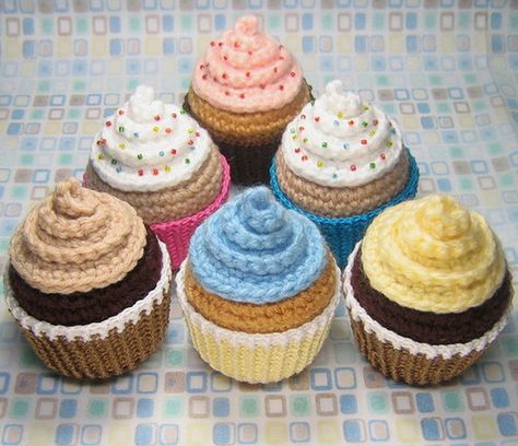 Cupcake with Swirly Frosting Crochet Pattern by stripeyblue, via Flickr. Pattern for sale on Etsy. Crochet Cupcakes, Cupcake Crochet, Crochet Cake, Crochet Cupcake, Crochet Food, Play Food, Crochet Hook Sizes, Thread Crochet, Crochet Animals