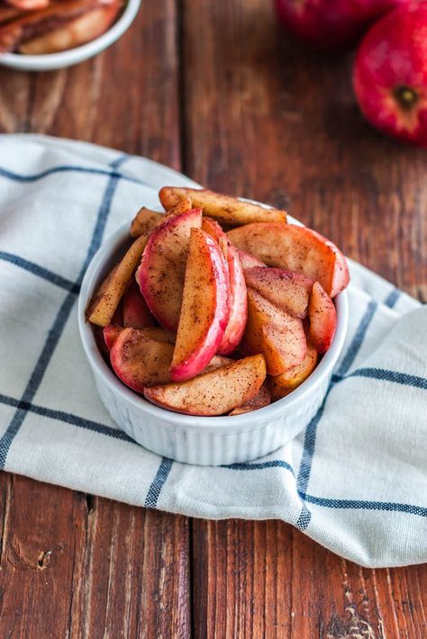 Maple Cinnamon Stewed Apples - The Endless Appetite Stewed Apples Recipe, Stewed Apples, Apple Recipe, Processed Sugar, Fall Treats, Autumn Flavors, Apple Slices, Vegan Paleo, Apple Recipes