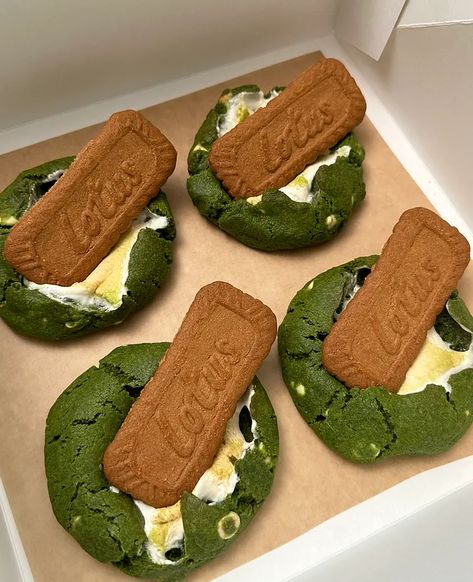 Matcha Marshmallow Cookies, Vegan Matcha Cookies, Matcha Cookies Aesthetic, Matcha Cookies Recipe, Matcha White Chocolate, Matcha Dessert, Matcha Cookies, Marshmallow Cookies, Smores Cookies