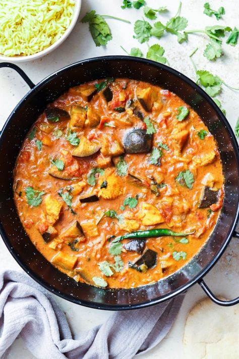 Chicken Aubergine Curry, Aubergine Curry Indian, Chicken Aubergine Recipes, Aubergine And Chicken Recipe, Chicken Eggplant Curry, Chicken And Aubergine Recipes, Chicken And Chickpea Curry, Aubergine Curry, Chicken Eggplant