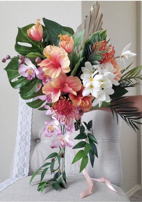 Frangipani Wedding, Hibiscus Wedding, Tropical Bridal Bouquet, Fresh Flower Arrangements, Tropical Wedding Bouquets, Tropical Wedding Theme, Tropical Wedding Decor, Tropical Flower Arrangements, Tropical Wedding Inspiration