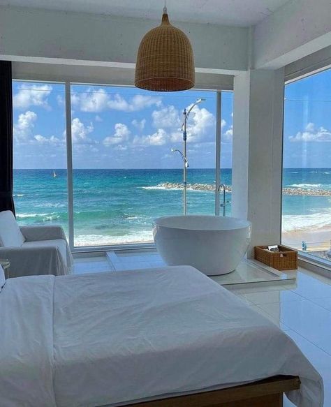 Beach Home Aesthetic, Bedroom Marble, Beach House Aesthetic, California Beach House, Luxury Coastal, Coastal Aesthetic, Modern Beach House, Home Aesthetic, Comfortable Bedroom