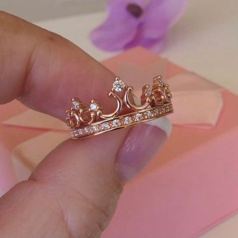 Quinceanera Jewelry, Silver Crown Ring, Tiara Ring, Princess Ring, Silver Jewelry Design, Queen Crown, Heart Shaped Rings, Silver Crown, Man Made Diamonds