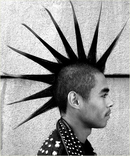 Mexican punk Mexican Punk, Alt Aesthetic, Punk Movement, Punk Men, Punk Culture, Arte Punk, Mexican Fashion, Punk Scene, Punk Hair