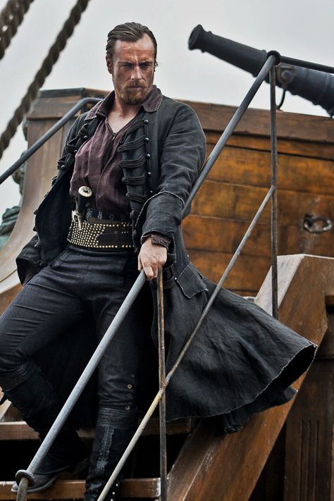 Captain Flint Black Sails Flint Black Sails, Pirate Larp, Pirate Garb, Captain Flint, Toby Stephens, Pirates Life, Pirate Outfit, Black Sails, Pirate Life