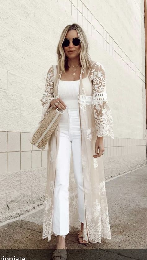 Lace Kimono Outfit, Kimono With Jeans, Drinks From Starbucks, Custom Drinks, Look Kimono, White Lace Cardigan, Under 100 Calories, Starbucks Drink, Kimono Outfit