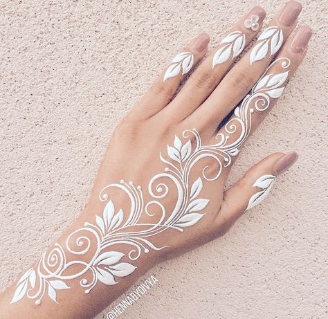 White Henna Designs, Henne Tattoo, Jagua Henna, Tato Henna, Henna Tattoo Hand, Henna Tattoo Designs Hand, Tattoo Henna, Henna Style, White Henna