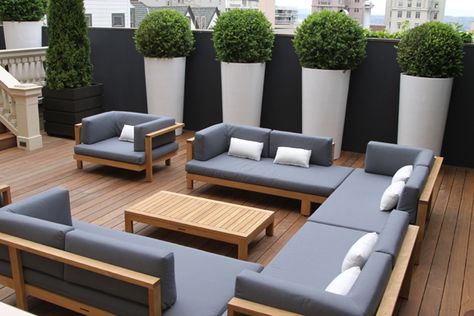 Design Per Patio, Modern Patio Design, Terrace Furniture, Modern Outdoor Spaces, Wooden Patios, Wooden Sofa Designs, Wooden Deck, Contemporary Patio, Set Sofa